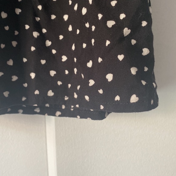 ✨ANY 2 FOR 15 ANY 3 FOR 20✨- Heart Print H&M A-Line Mini Skirt - Picture 4 of 8